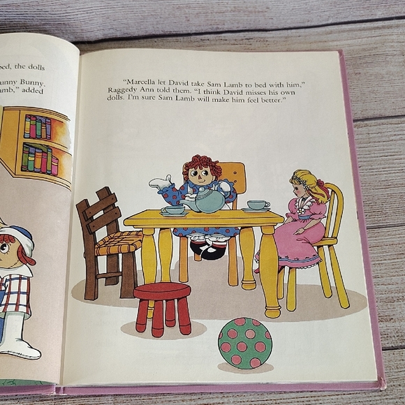 Raggedy Ann & Andy Book - Sam Lamb Moves Away - Picture 3 of 8